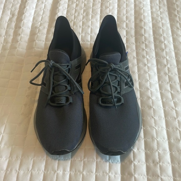 Men’s Grey and Black New Balance Roav, size 11US - Picture 1 of 5